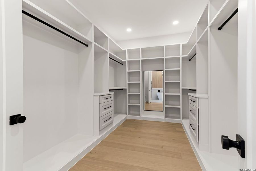 Spacious, unfurnished interior of a new home in , Boerne (Image 23).