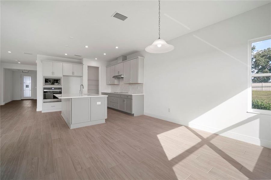 Spacious, unfurnished interior of a new home in Fieldstone, Plant City (Image 16).