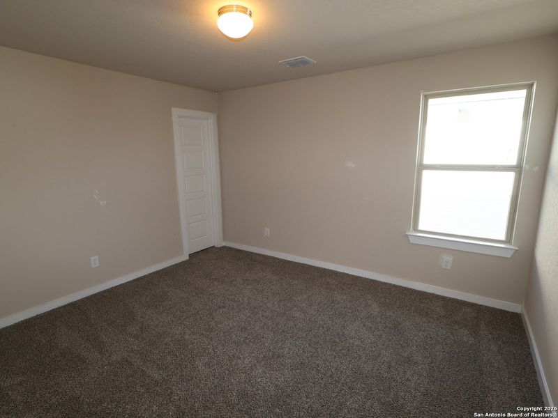 Spacious, unfurnished interior of a new home in Winding Brook, San Antonio (Image 25).