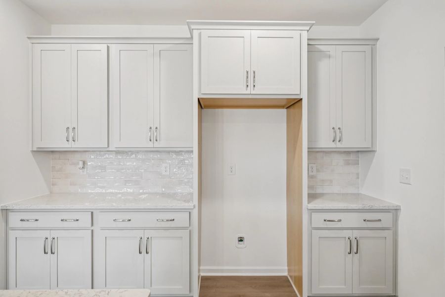 Representative images and renderings are for illustrative purposes. Actual structural options and design finishes of home may vary.