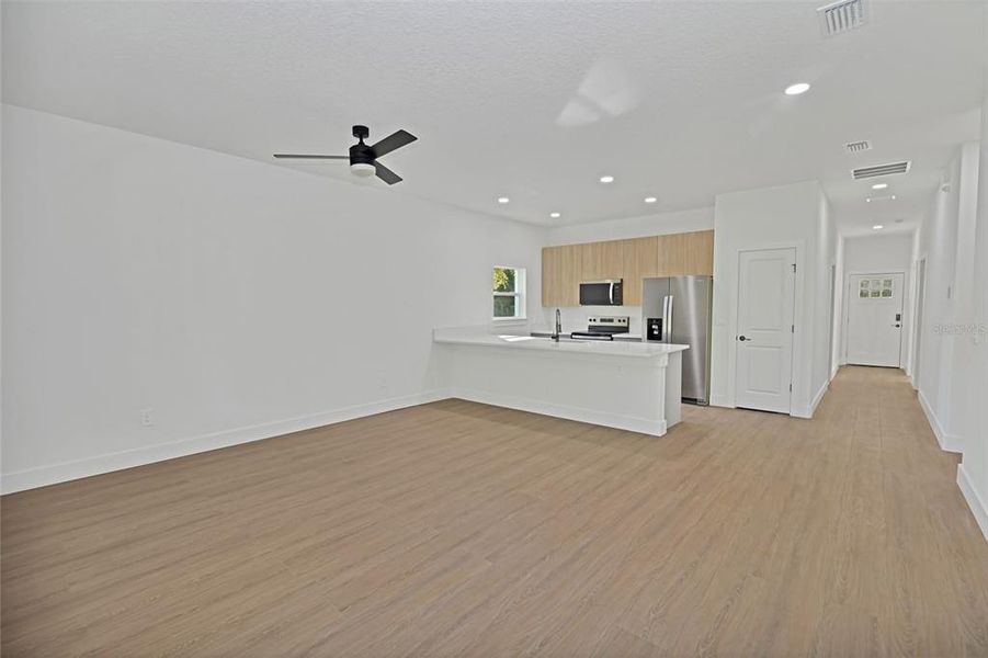 Spacious, unfurnished interior of a new home in , Dunnellon (Image 41).