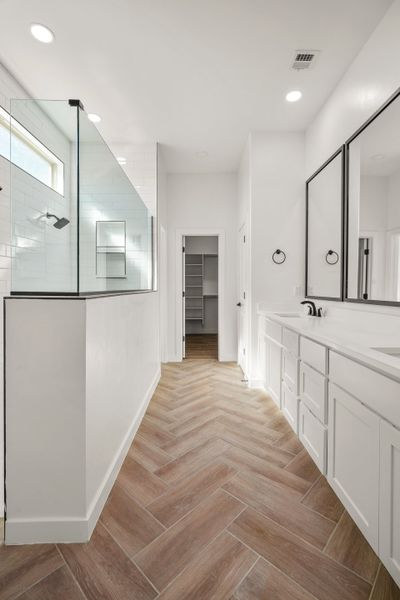 Furnished interior view inside a new home in Tierra Del Este 90, El Paso (Image 23).