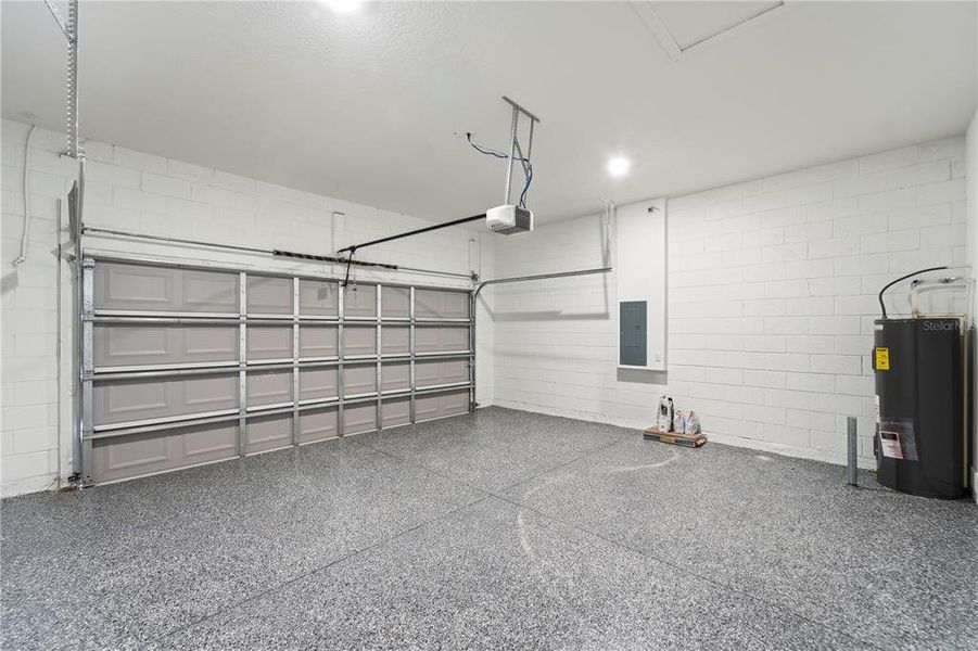 Spacious, unfurnished interior of a new home in , Ocala (Image 28).