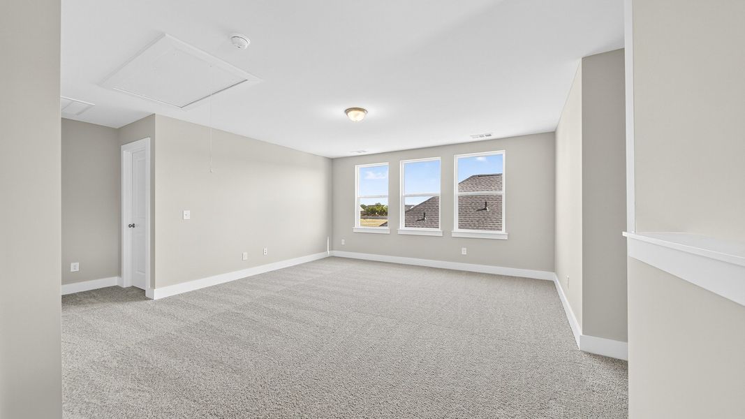 Spacious, unfurnished interior of a new home in McClure Farms, Columbia (Image 28).