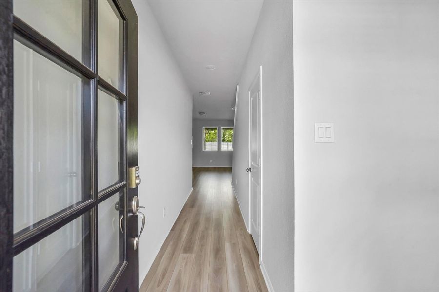 Spacious, unfurnished interior of a new home in Saint Tropez, Houston (Image 29). Spacious, unfurnished interior of a new home in Saint Tropez, Houston (Image 29).