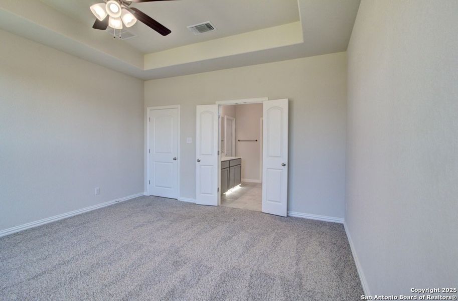 Spacious, unfurnished interior of a new home in Sunflower Ridge, New Braunfels (Image 14).