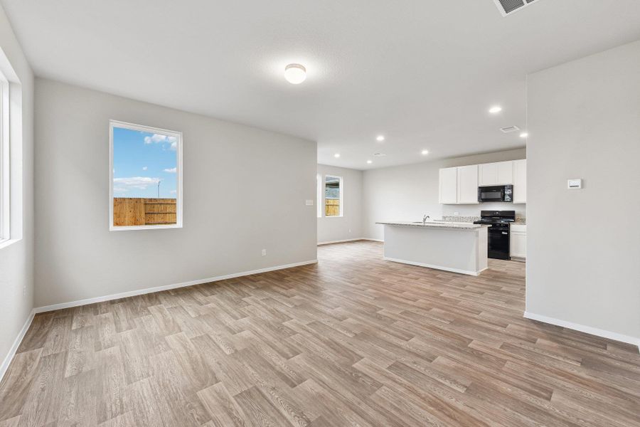 Spacious, unfurnished interior of a new home in Hymeadow, San Marcos (Image 14). Spacious, unfurnished interior of a new home in Hymeadow, San Marcos (Image 14).
