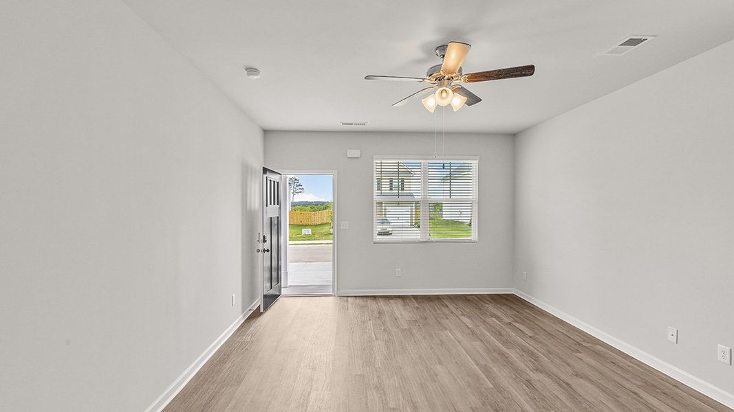 Spacious, unfurnished interior of a new home in Bellemeade Landing, Augusta (Image 13).