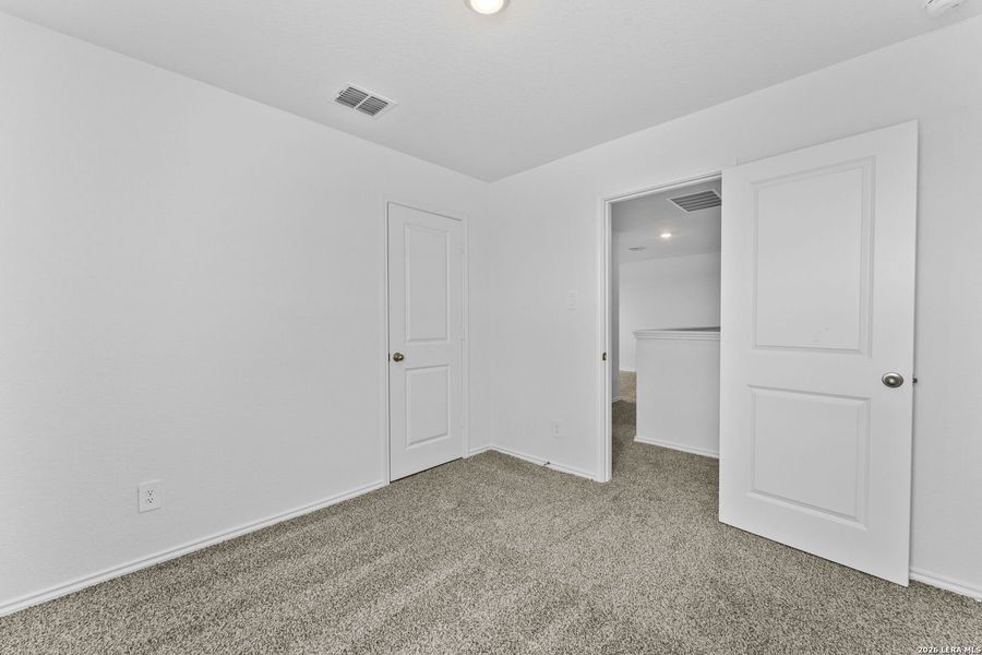 Spacious, unfurnished interior of a new home in Avenida, Converse (Image 16).