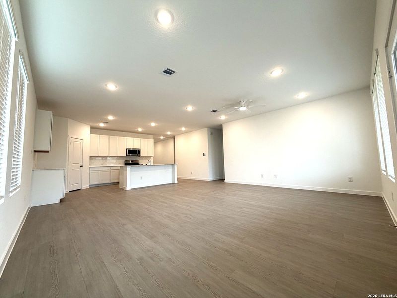 Spacious, unfurnished interior of a new home in Brookmill, San Antonio (Image 11).