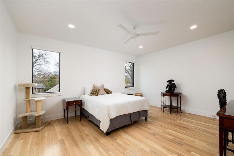 Furnished interior view inside a new home in , Dallas (Image 19).