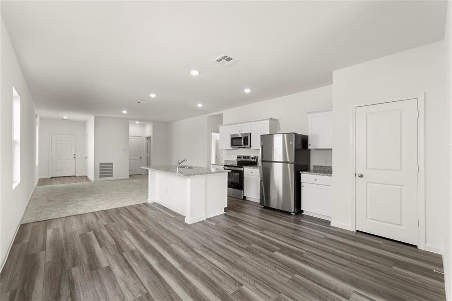 17. 102 Connecticut - Dining (2) 17. 102 Connecticut - Dining (2)