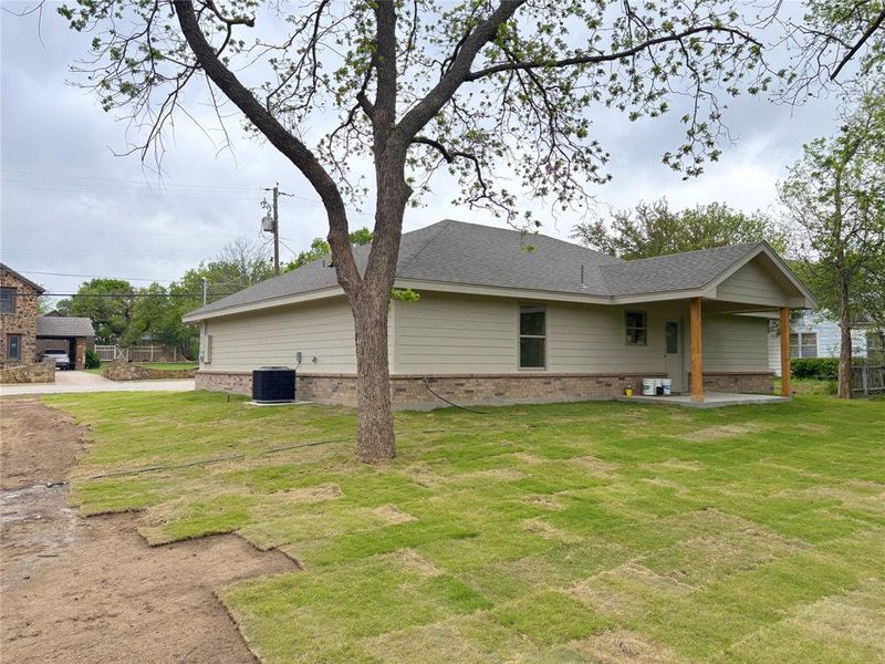 Exterior details and patio area of a home in , Bowie (Image 4).