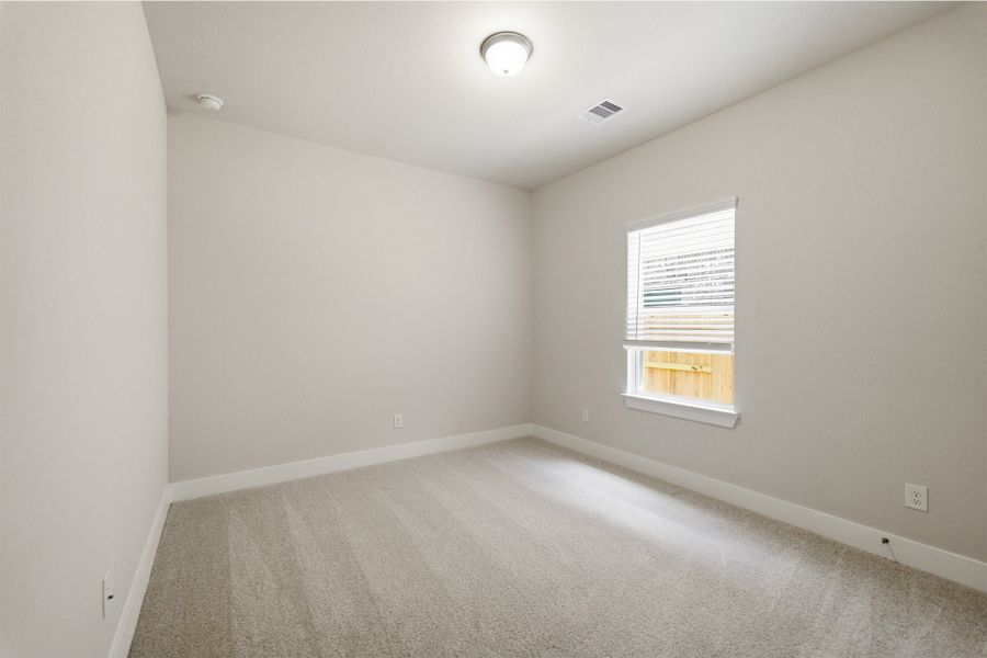 Spacious, unfurnished interior of a new home in Bay Creek, Baytown (Image 16).