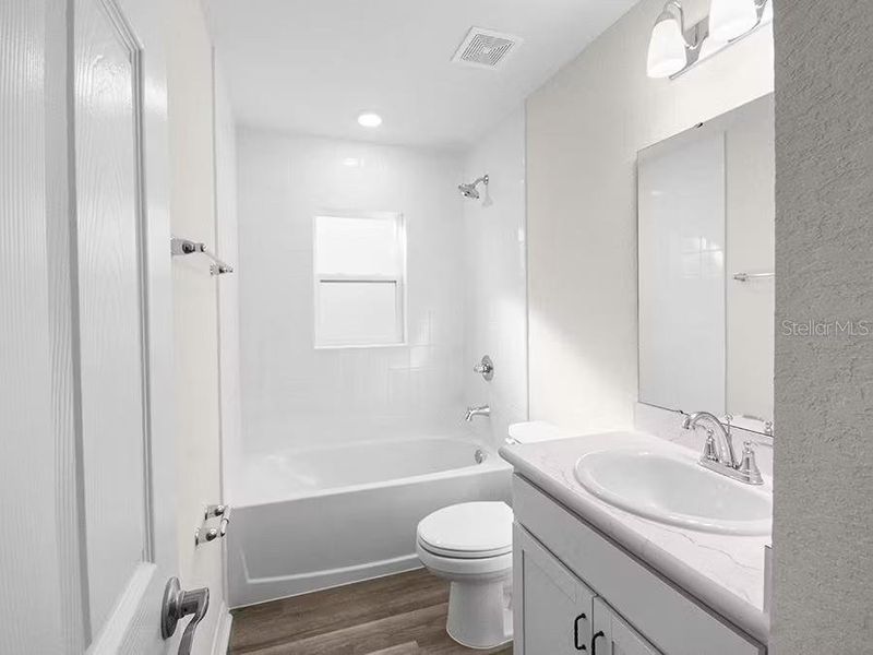 Spacious, unfurnished interior of a new home in Stonebridge North, Zephyrhills (Image 6).