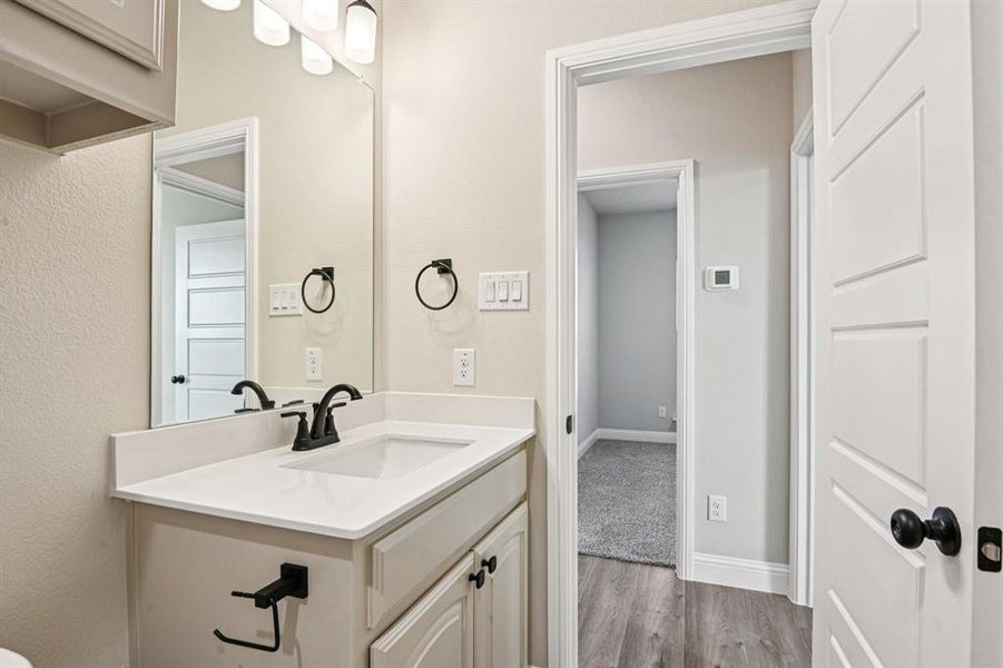 Furnished interior view inside a new home in , Alvarado (Image 12).