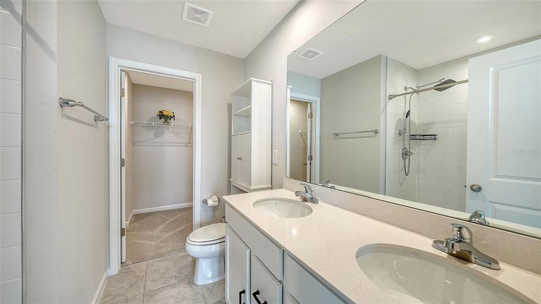 Furnished interior view inside a new home in , Bradenton (Image 15).