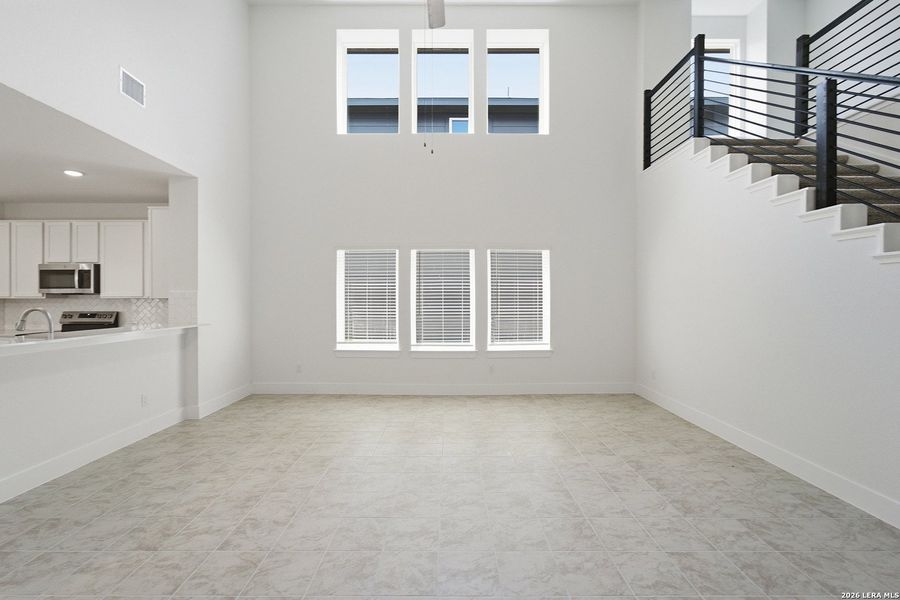 Spacious, unfurnished interior of a new home in Laurel Vistas, San Antonio (Image 28).