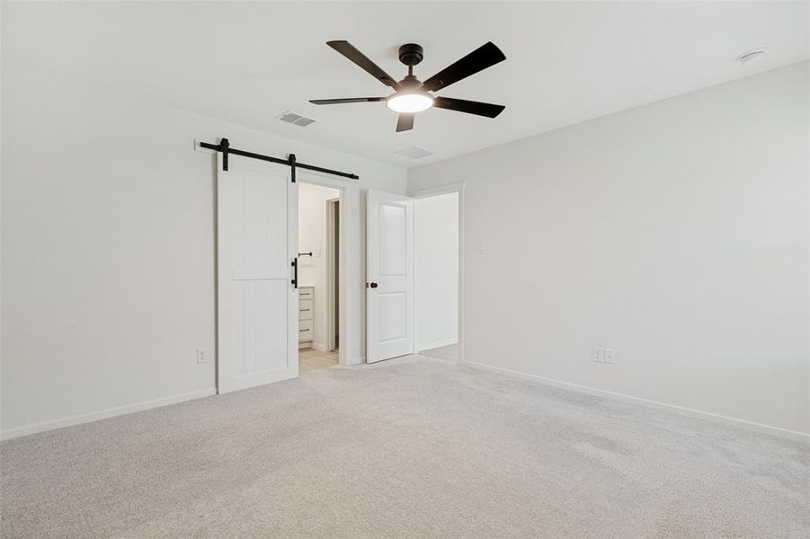 Spacious, unfurnished interior of a new home in Tillage Farms, Princeton (Image 18).