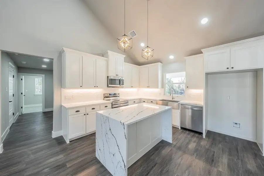Furnished interior view inside a new home in , Alvarado (Image 8).