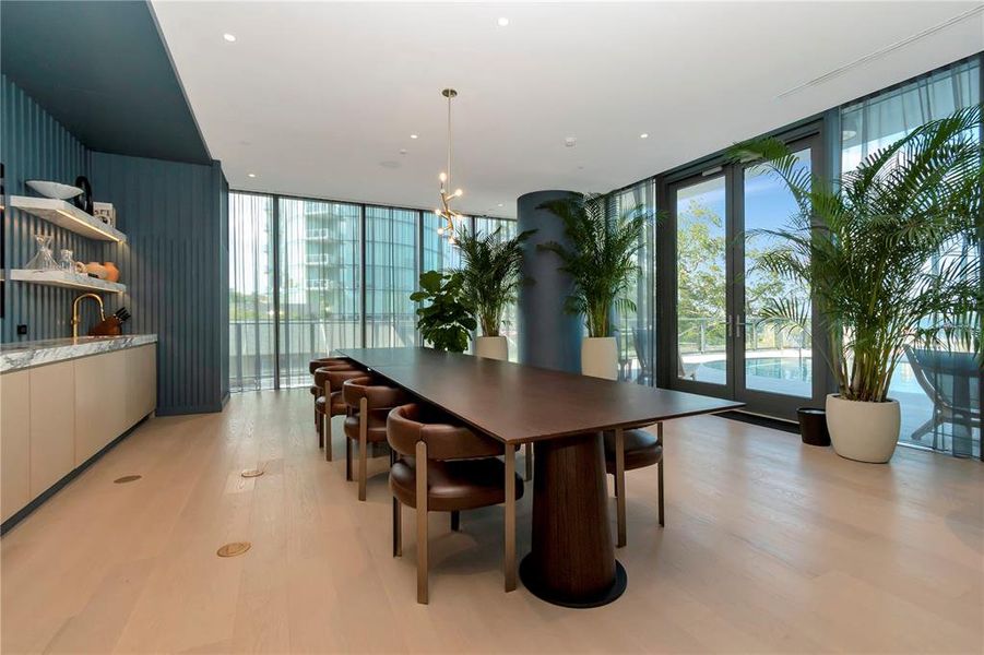 Entertaining Area overlooking Bayshore Blvd