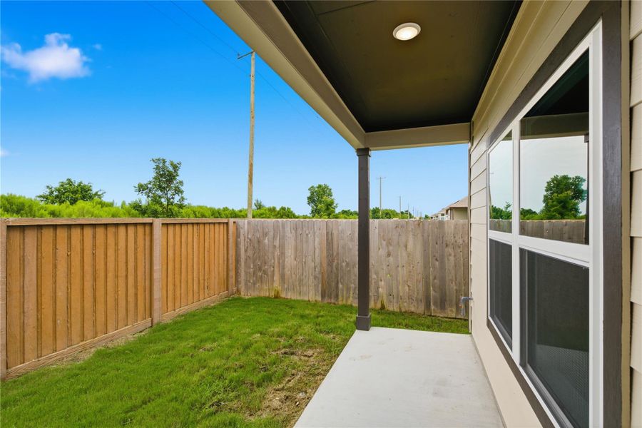 Exterior details and patio area of a home in Spring Creek, Taylor (Image 4).