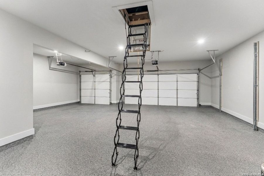 Spacious, unfurnished interior of a new home in 6 Creeks, Kyle (Image 14).