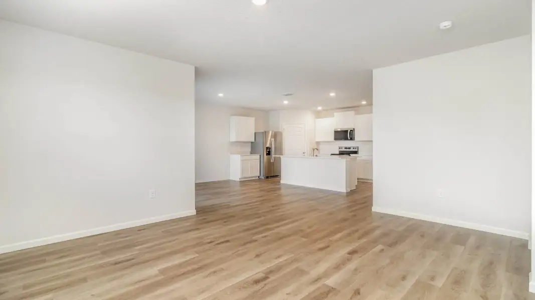 Spacious, unfurnished interior of a new home in Cypress Bay West, Palm Bay (Image 12).