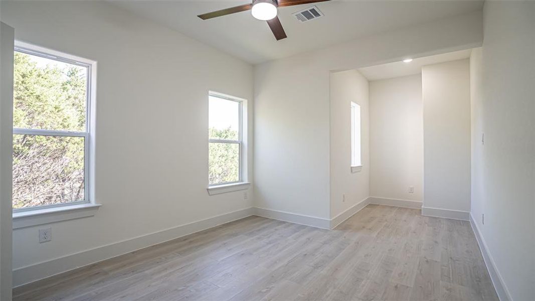 Spacious, unfurnished interior of a new home in , Granbury (Image 21).
