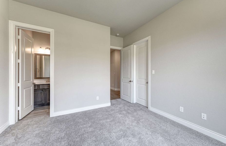 Spacious, unfurnished interior of a new home in Artavia 70′, Conroe (Image 40).