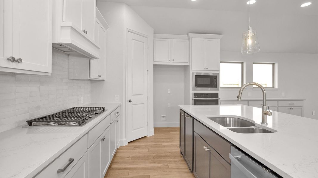 Furnished interior view inside a new home in Valencia, Manvel (Image 9).