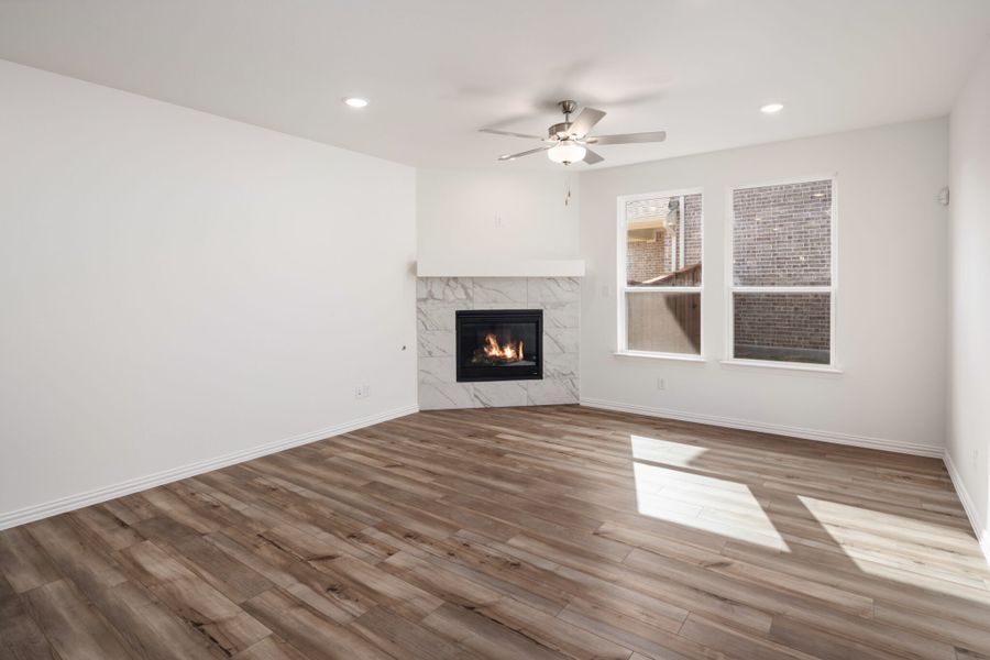 Spacious, unfurnished interior of a new home in Edgewater, Fate (Image 18).
