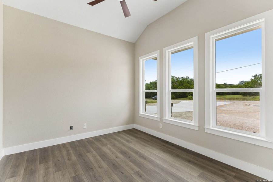 Spacious, unfurnished interior of a new home in , Canyon Lake (Image 16).