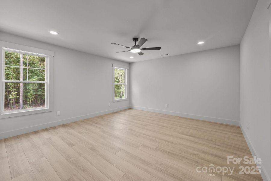 Spacious, unfurnished interior of a new home in , Richfield (Image 17).
