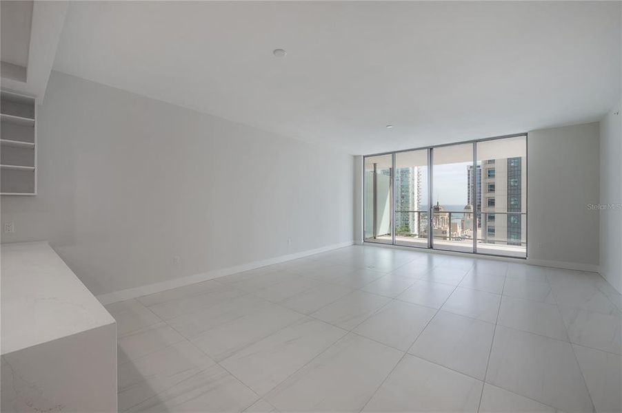 Spacious, unfurnished interior of a new home in , St. Petersburg (Image 49).