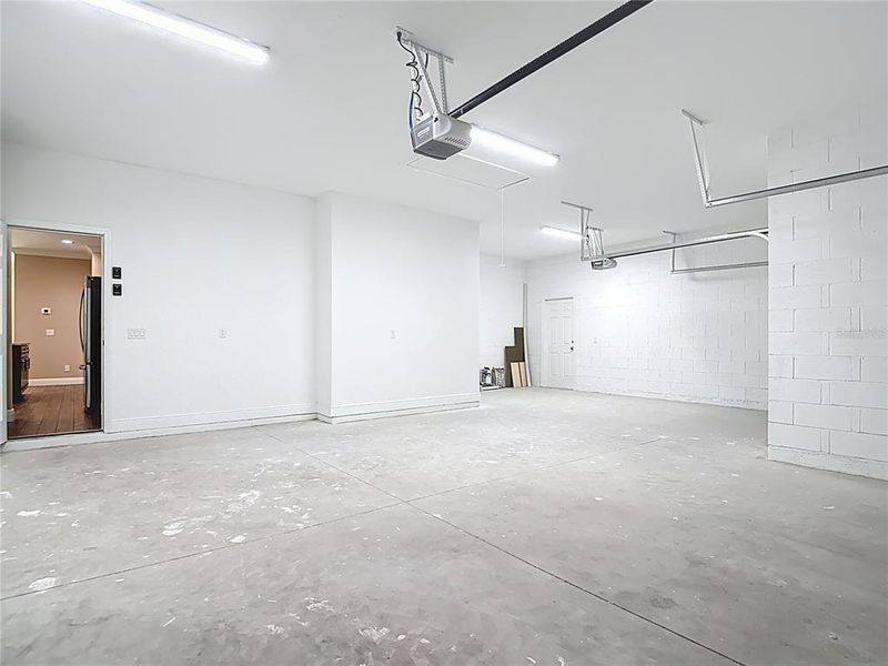 3-Car Garage 3-Car Garage