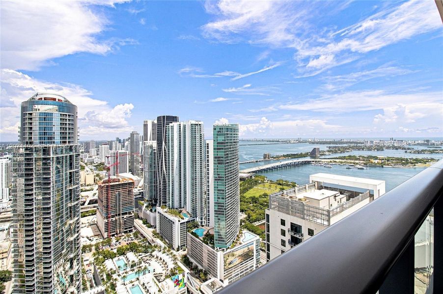 Condo located in Miami, FL showcasing its design and architecture (Image 29).