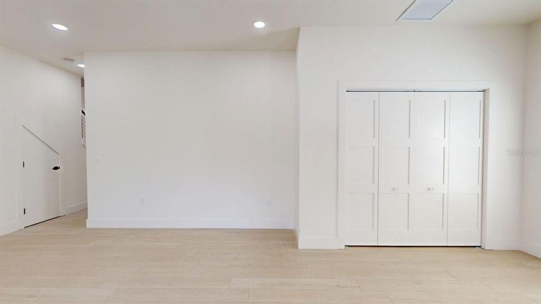 Spacious, unfurnished interior of a new home in , Tampa (Image 58).