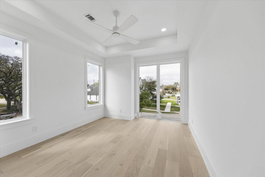 Spacious, unfurnished interior of a new home in , Houston (Image 13).