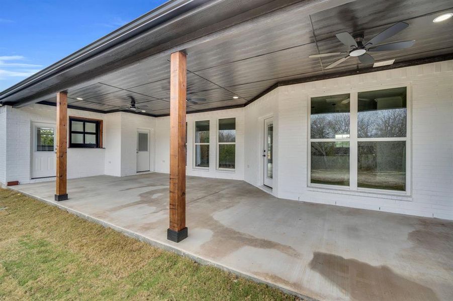 Exterior details and patio area of a home in , Waxahachie (Image 23).