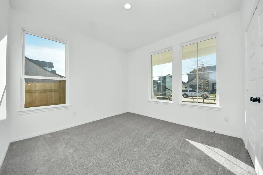 Spacious, unfurnished interior of a new home in Elyson, Katy (Image 24).
