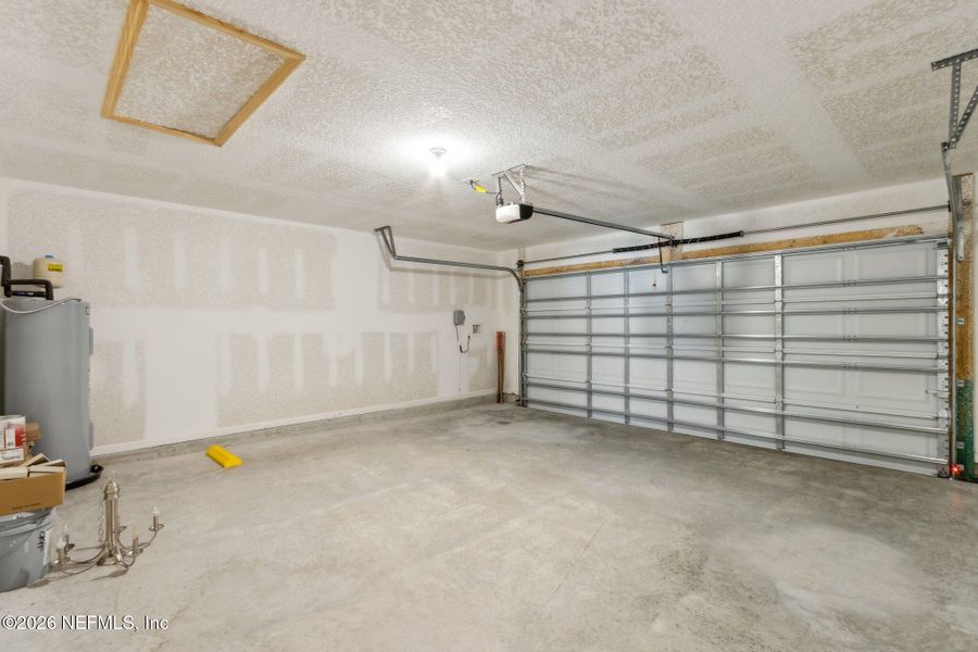 Spacious, unfurnished interior of a new home in , Yulee (Image 32).