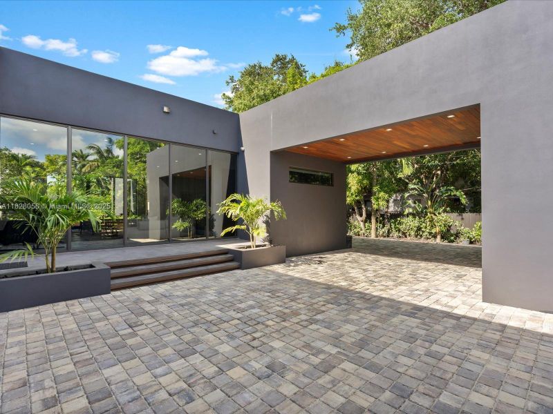 Exterior details and patio area of a home in , Miami (Image 51).