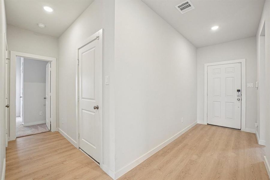 Spacious, unfurnished interior of a new home in Lone Oak, Alvarado (Image 25).
