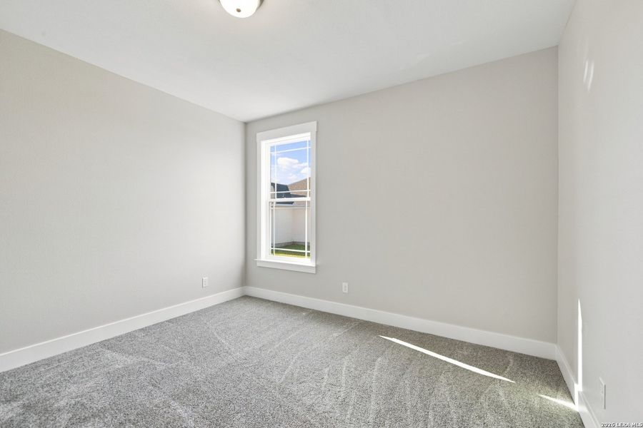 Spacious, unfurnished interior of a new home in Las Palomas Country Club Estates, La Vernia (Image 38).
