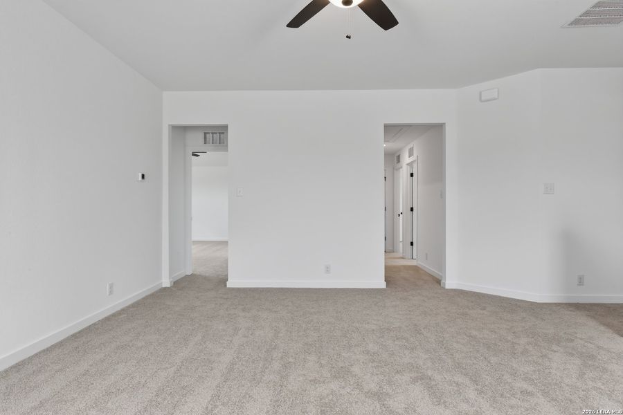 Spacious, unfurnished interior of a new home in Hennersby Hollow, San Antonio (Image 18).