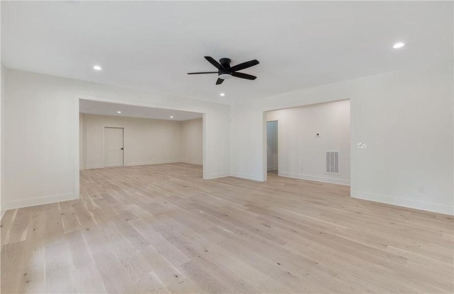 Spacious, unfurnished interior of a new home in , Alpharetta (Image 47).