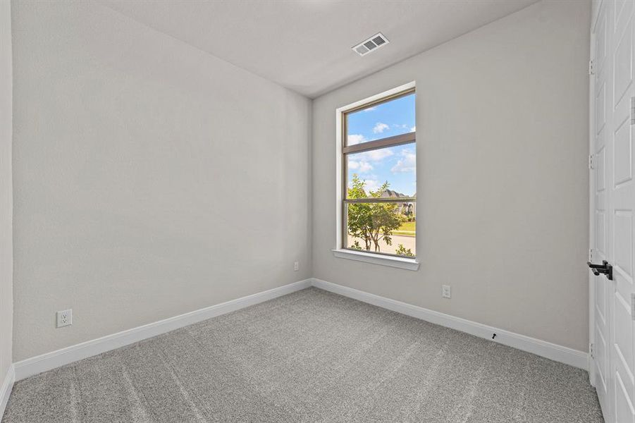 Spacious, unfurnished interior of a new home in Mantua Point Gardens, Van Alstyne (Image 23).