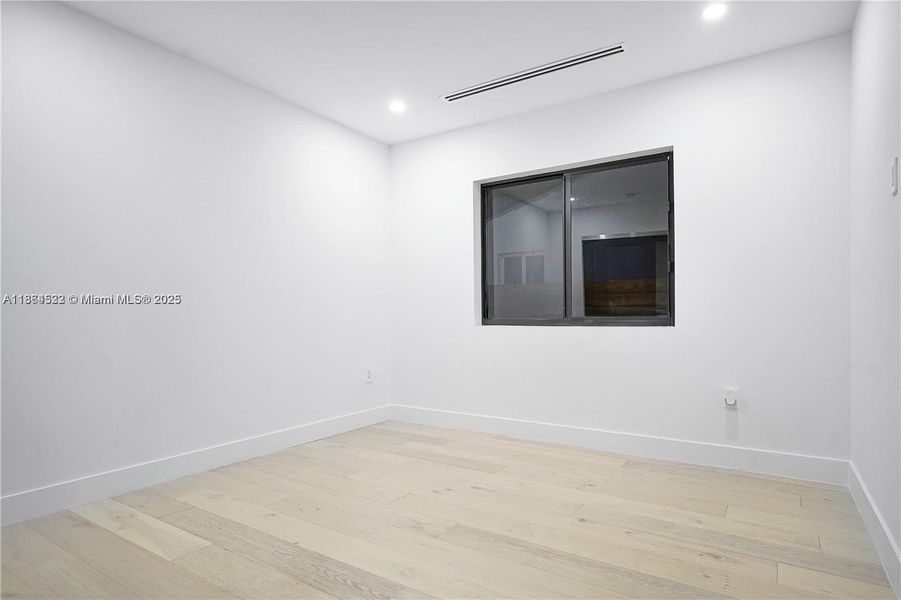 Spacious, unfurnished interior of a new home in , Miami (Image 20).