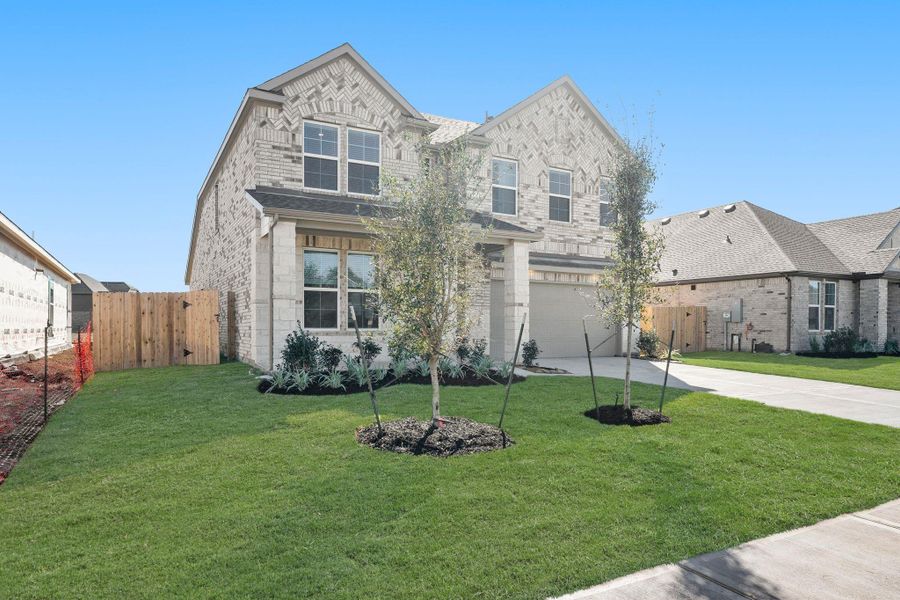 Front exterior of a new home in Martha's Vineyard, Alvin, TX, highlighting curb appeal (Image 22).